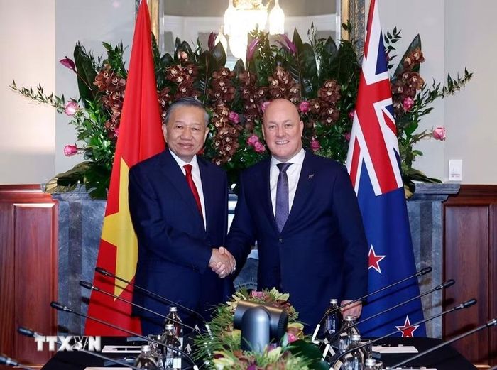  Tổng Bí thư, Chủ tịch nước Tô Lâm và Thủ tướng New Zealand Christopher Luxon chụp ảnh chung. Ảnh: Thống Nhất/TTXVN. 