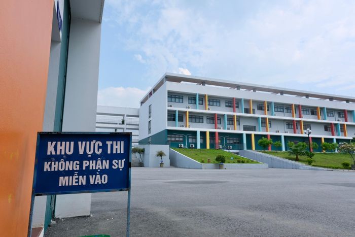  Trường THPT chuyên Tuyên Quang, nơi sẽ tổ chức thi lại tốt nghiệp cho 328 thí sinh. Ảnh: Ngọc Bích.