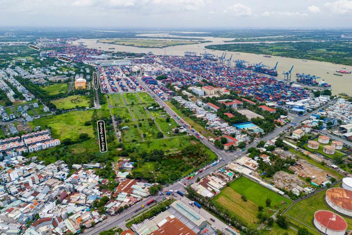  Tuyến đường liên cảng Cát Lái - Phú Hữu dài gần 6 km, mặt cắt ngang 60 m với quy mô 12 làn xe (tùy theo đoạn). Điểm đầu của dự án kết nối đường Nguyễn Thị Định. 