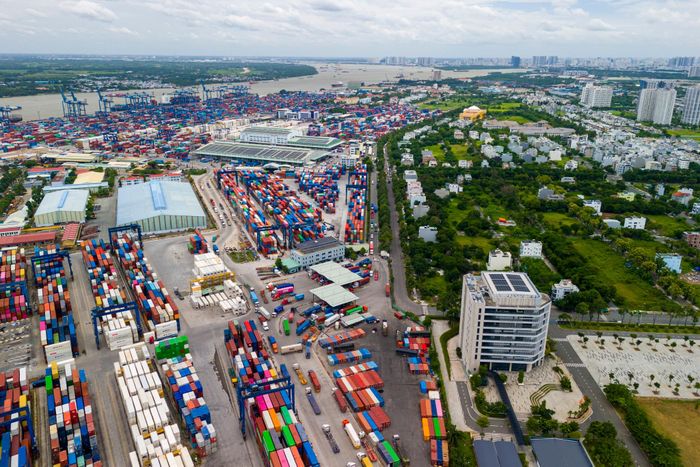  Đây là dự án đầu tiên xây dựng tuyến đường chuyên biệt cho vận tải hàng hóa ra vào cảng, được tổ chức tách biệt với khu dân cư, kết nối trực tiếp mạng lưới liên vùng. Tuyến đường nội khu dọc cảng Cát Lái chỉ kéo dài vài trăm mét và chưa kết nối được với cảng Phú Hữu, gây khó khăn cho việc vận chuyển hàng hóa. 
