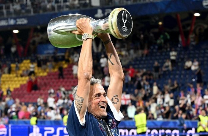 PSG bảo vệ Siêu cúp châu Âu sau chiến thắng 2-1 trước Aston Villa, tiếp tục kéo dài chuỗi danh hiệu dưới thời Luis Enrique.