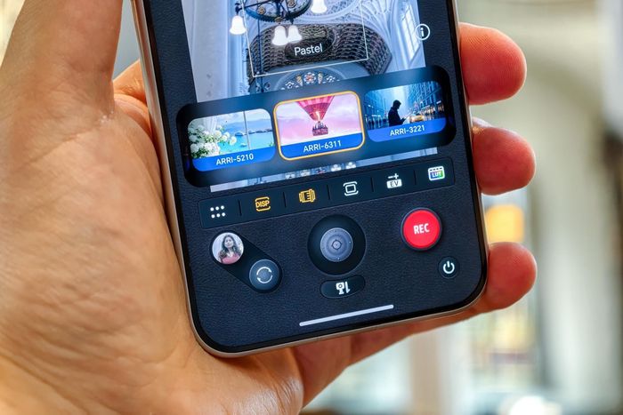  Nhờ hợp tác với hãng máy quay phim Arri, Robot Phone cho phép quay video với tông màu điện ảnh, cũng như định dạng LogC3 đặc trưng của Arri. Ảnh: The Verge. 
