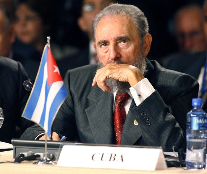 Fidel Castro qua đời ngày 25/11/2016. Khi sống Fidel kiên cường bao nhiêu, cách mạng và hùng biện bao nhiêu, khi ra đi ông giản dị, đời thường bấy nhiêu. Ông không muốn bệnh viện, trường học, đường phố mang tên ông. Ông không muốn có các công trình kiến trúc, tượng ông. Ông cũng không muốn có huân chương hay giải thưởng… mang tên Fidel.