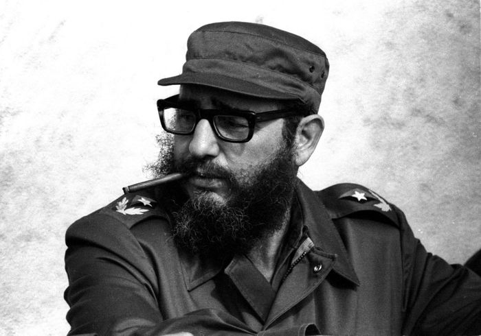 Trên cương vị Chủ tịch Phong trào Không liên kết từ năm 1979 đến 1983, ông đã đấu tranh không mệt mỏi cho một trật tự kinh tế thế giới mới công bằng cho các nước nghèo và chậm phát triển. Không chỉ là một nhà hùng biện nổi tiếng, Fidel Castro còn là một nhà tư tưởng xuất sắc trong các lĩnh vực chính trị-xã hội. Các tác phẩm của ông có giá trị về lý luận và thực tiễn, được xuất bản ở nhiều nước trên thế giới, như: “Lịch sử sẽ chứng minh cho tôi," “Cuộc khủng hoảng kinh tế và xã hội của thế giới"…