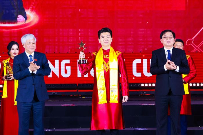  Doanh nhân Đỗ Quang Vinh được vinh danh trong top 10 giải thưởng Sao Đỏ 2025. 