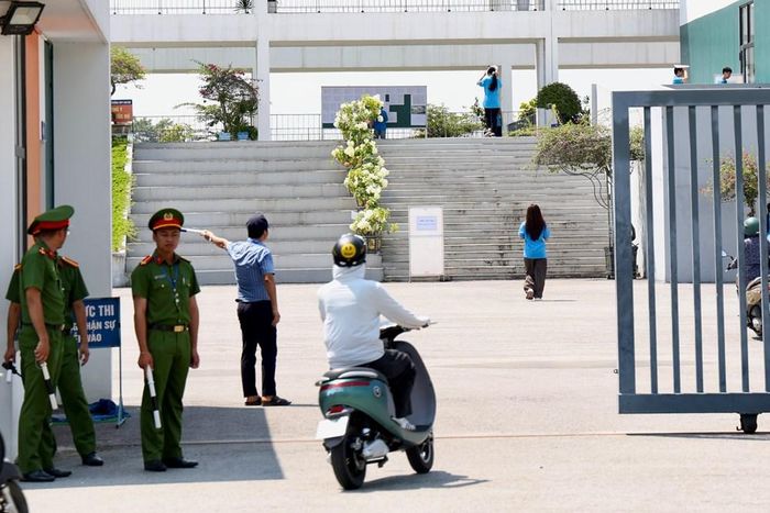 An ninh khu vực diễn ra kỳ thi lại tốt nghiệp THPT ở Tuyên Quang được siết chặt