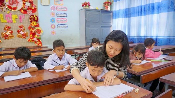 Trong quá trình giảng dạy, giáo viên chú trọng hướng dẫn, quan sát và đánh giá sự tiến bộ của từng trẻ