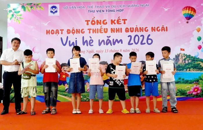 Thư viện tổng hợp tỉnh Quảng Ngãi tuyên dương, khen tặng các bạn đọc thiếu nhi tích cực tham gia hoạt động hè năm 2026