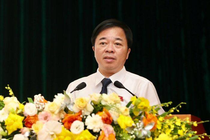 Chủ tịch HĐND tỉnh Thái Nguyên Bùi Văn Lương phát biểu tại kỳ họp