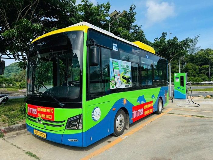 Tuyến xe buýt 173 tăng chuyến để phục vụ hành khách đi lại tại đặc khu Côn Đảo. Ảnh: TTQLGTCC