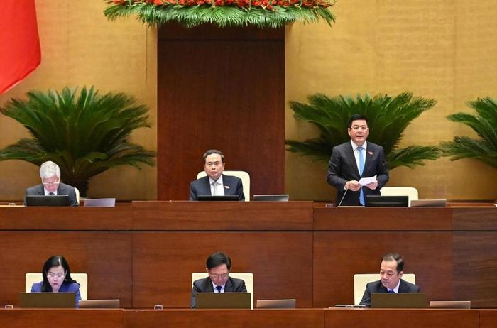 Dưới sự chủ trì của Chủ tịch Quốc hội Trần Thanh Mẫn, sự điều hành của Phó Chủ tịch Quốc hội Nguyễn Hồng Diên, các đại biểu thảo luận tại Hội trường Quốc hội. Ảnh: chinhphu.vn/Nhật Bắc