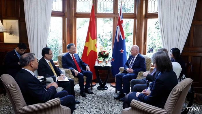 Tổng Bí thư, Chủ tịch nước Tô Lâm gặp hẹp Thủ tướng New Zealand Christopher Luxon. (Ảnh: Thống Nhất/TTXVN)