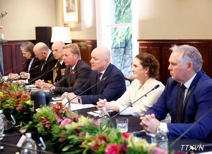  Thủ tướng Christopher Luxon và thành viên đoàn New Zealand tại cuộc hội đàm chính thức với Tổng Bí thư, Chủ tịch nước Tô Lâm. (Ảnh: Thống Nhất/TTXVN) 