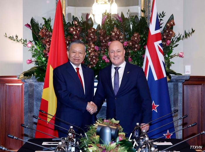 Tổng Bí thư, Chủ tịch nước Tô Lâm và Thủ tướng New Zealand Christopher Luxon chụp ảnh chung. (Ảnh: Thống Nhất/TTXVN)