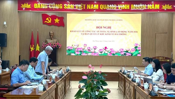 Cùng ngày, Đoàn khảo sát làm việc tại Ban Quản lý Khu kinh tế Hải Phòng. (Ảnh: HOÀI THU)