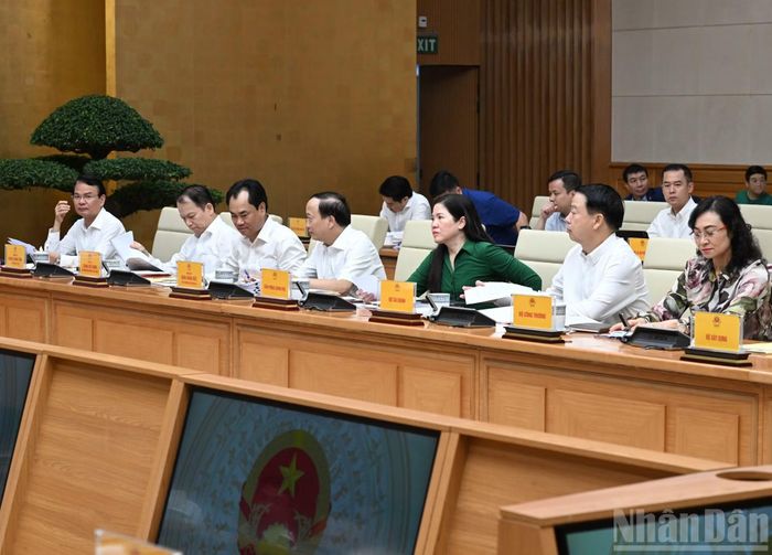 Đại diện lãnh đạo các ban, bộ, ngành tham dự cuộc làm việc.
