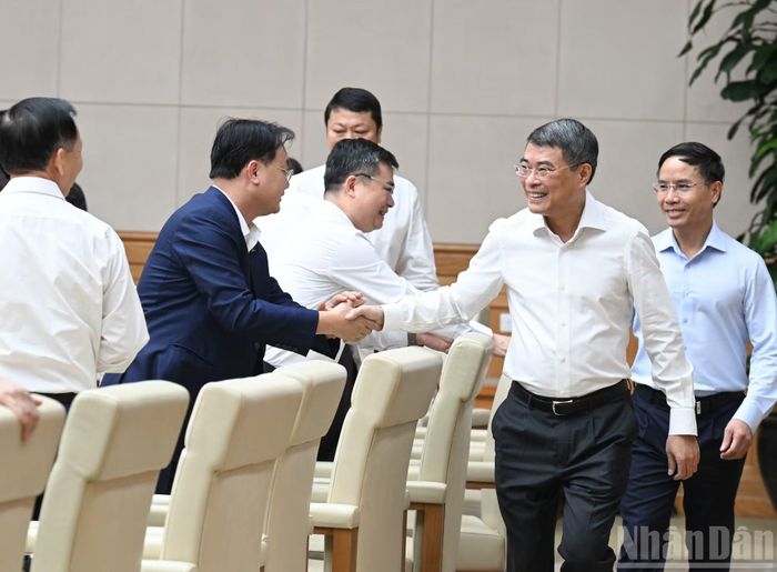 Thủ tướng Lê Minh Hưng với các đại biểu dự cuộc làm việc.