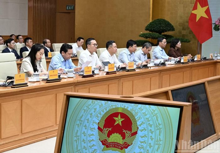 Đại diện lãnh đạo các ban, bộ, ngành dự cuộc làm việc.