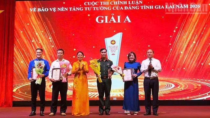 Trao giải A cho các tác giả.