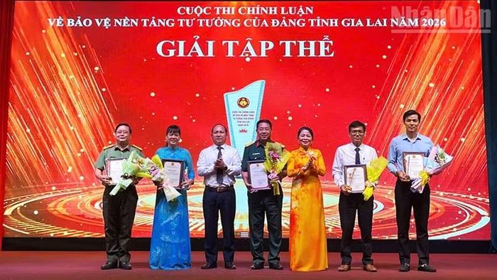 Trao giải cho các tập thể xuất sắc.