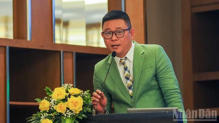 Ông Ngô Quang Mỹ, Phó Chủ tịch Hiệp hội Logistics Đà Nẵng phát biểu tham luận tại tọa đàm kết nối xuyên biên giới và tạo thuận lợi thương mại - động lực phát triển Hành lang kinh tế Ấn Độ Dương-Thái Bình Dương.