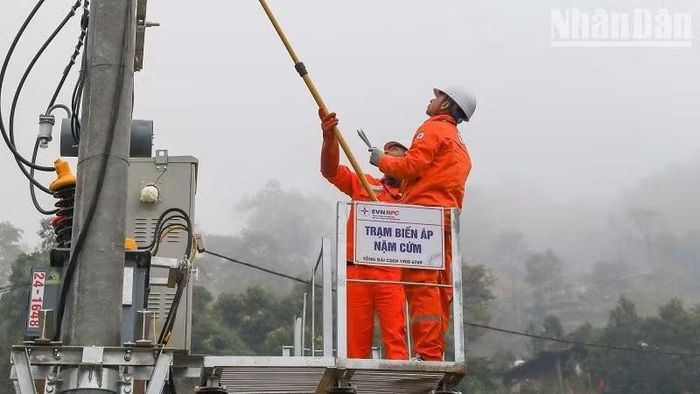 Trong chương trình "Bừng sáng Điện Biên" bản Nặm Cứm (thuộc xã Ngối Cáy, huyện Mường Ảng cũ) là bản đầu tiên được cấp điện nông thôn từ lưới điện quốc gia.