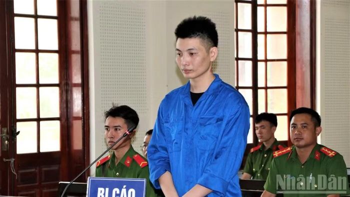 Bị cáo Bàn Văn Vỹ tại phiên tòa. (Ảnh: TTH)