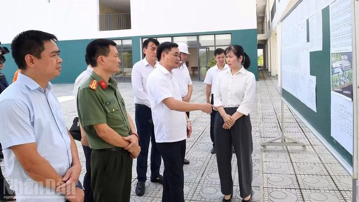 Đồng chí Đỗ Anh Tuấn, Phó Chủ tịch Ủy ban nhân dân tỉnh yêu cầu bảo đảm an ninh, an toàn tuyệt đối cho kỳ thi, tổ chức kỳ thi nghiêm túc, đúng quy chế thi.