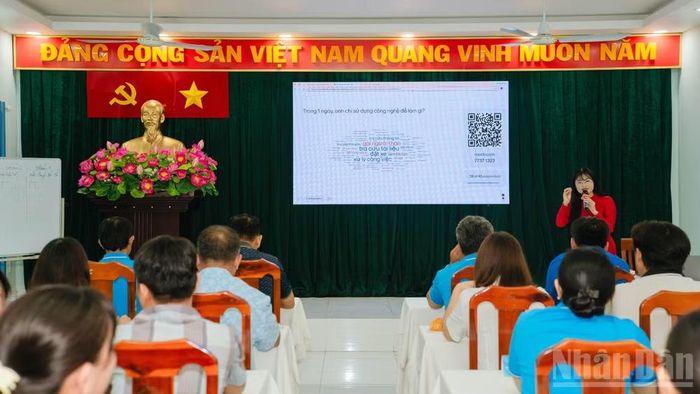Các học viên tham dự lớp học. (Ảnh: Vương Lê)