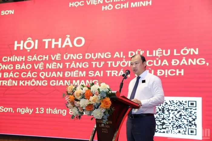 Đồng chí Phó Giáo sư, Tiến sĩ Lê Hải Bình, Ủy viên Trung ương Đảng, Phó Giám đốc Thường trực Học viện Chính trị quốc gia Hồ Chí Minh phát biểu đề dẫn tại hội thảo.