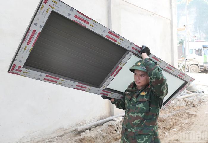 Đến việc vận chuyển vật liệu đến chân công trình.