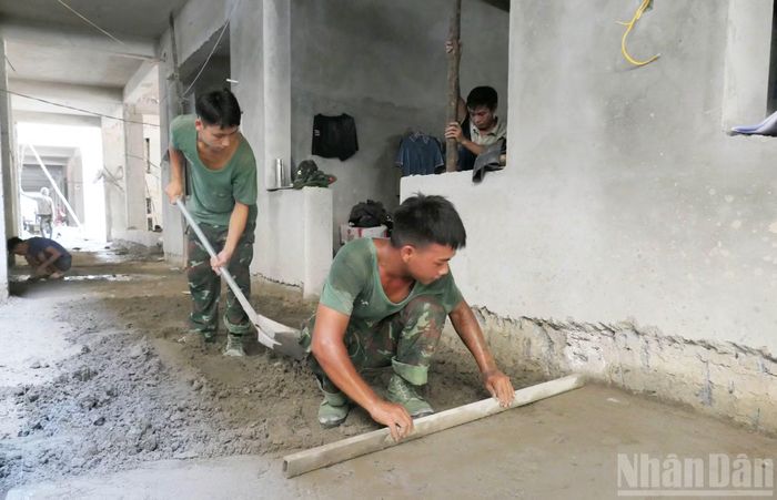 Những người lính có tay nghề tham gia vào các phần việc đòi hỏi kỹ thuật cao.