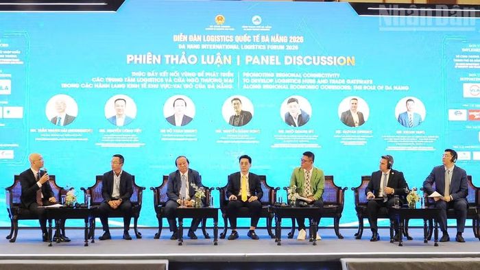 Các đại biểu thảo luận tại Diễn đàn.