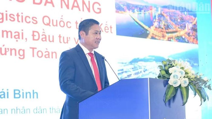 Phó Chủ tịch Ủy ban nhân dân thành phố Đà Nẵng Phan Thái Bình phát biểu ý kiến tại diễn đàn.