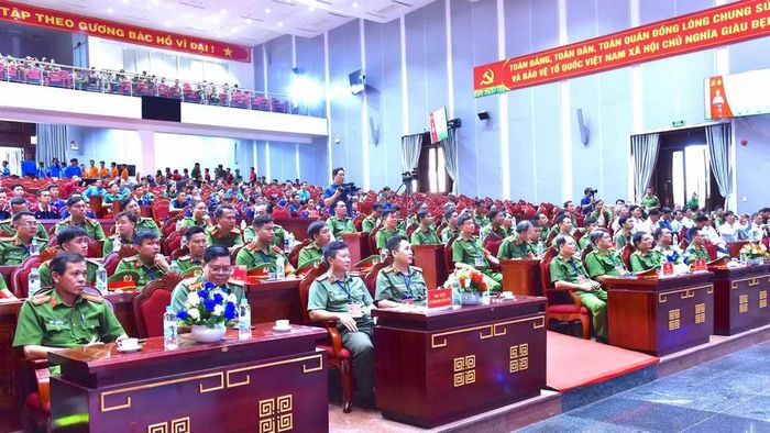 Các đại biểu dự khai mạc hội thi. (Ảnh: Hữu Đệ)