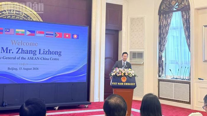 Tổng Thư ký Trung tâm ASEAN-Trung Quốc Trương Lợi Trung phát biểu tại sự kiện. (Ảnh: HỮU HƯNG)