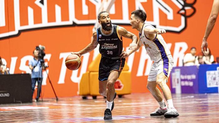 Brandon Wood dẫn bóng và chia bài cho Danang Dragons. (Ảnh: VBA)