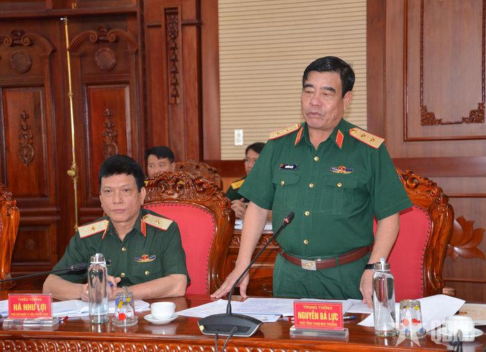 Trung tướng Nguyễn Bá Lực phát biểu tại hội nghị. 