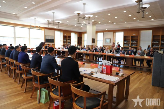 Quang cảnh buổi làm việc tại Đại học Georgia.