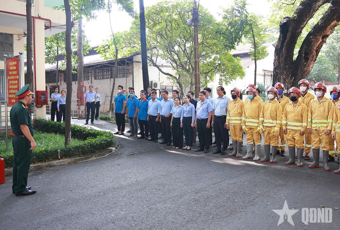 Ban Phòng, chống cháy nổ - Cứu hộ, cứu nạn, Bộ Tham mưu, Tổng cục Hậu cần - Kỹ thuật phổ biến các quy định trước khi thực hành tình huống cụ thể. 