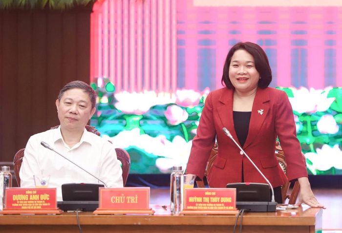 Trưởng ban Tuyên giáo và Dân vận Thành ủy Đà Nẵng Huỳnh Thị Thùy Dung phát biểu tại buổi trao đổi