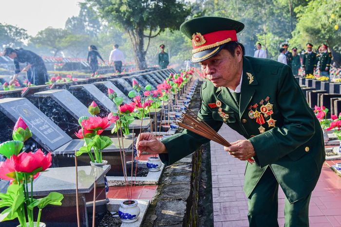  Những nén nhang thơm của cựu chiến binh thắp cho các Anh hùng liệt sĩ 