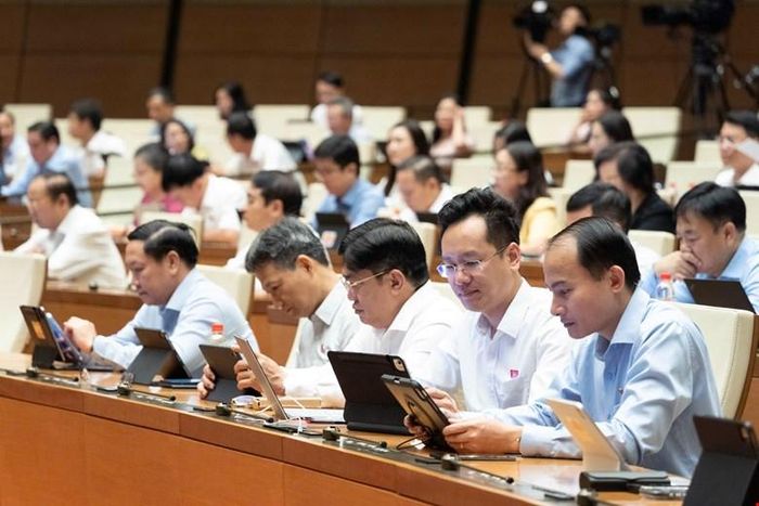  Đại biểu Quốc hội dự phiên họp sáng 13-8. Ảnh: VIẾT CHUNG 