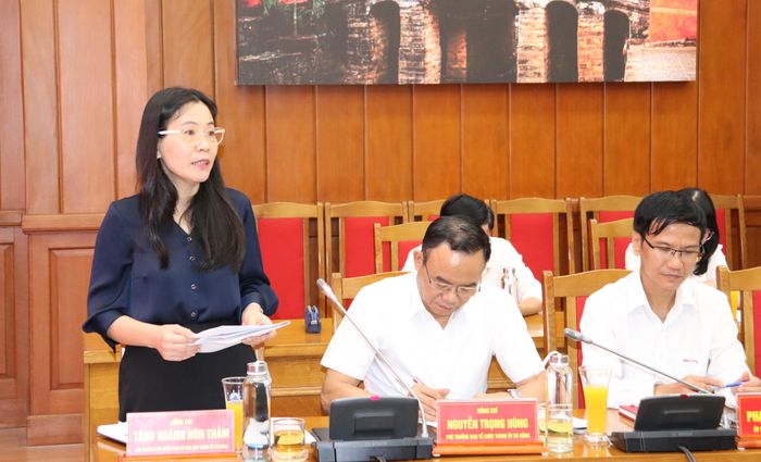 Phó Trưởng Ban Tuyên giáo và Dân vận Thành ủy Đà Nẵng Tăng Hoàng Hôn Thắm chia sẻ kinh nghiệm tại chương trình