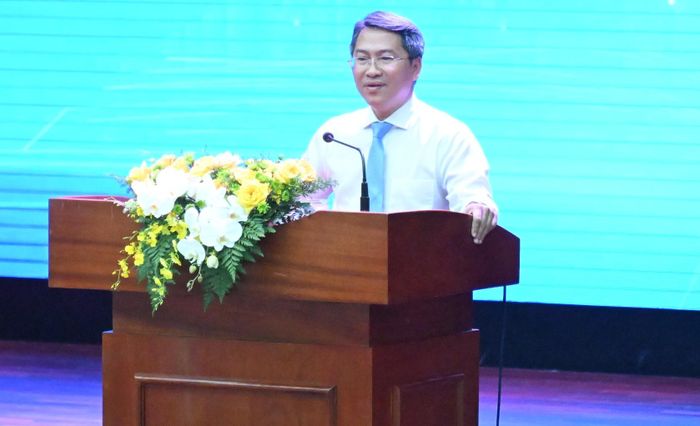  Giám đốc Sở GD-ĐT TPHCM Nguyễn Tấn Phát đề nghị toàn ngành tập trung vào chất lượng giáo dục thực chất, giảm bớt báo cáo thành tích 