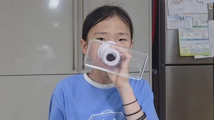 Phần GripTok được thiết kế để mở ra và đưa lên vùng mũi, miệng trong quá trình sơ tán khỏi khu vực có khói.