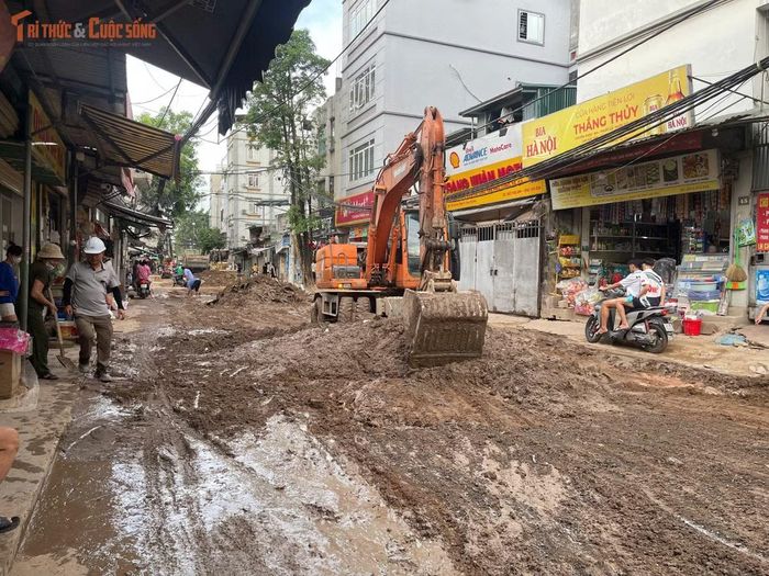 Một phần tuyến cống được xây dựng tại ngõ 16 Đỗ Xuân Hợp. Đoạn tuyến này có mặt đường rộng khoảng 5-7 m, hai bên là nhà dân nên việc tổ chức thi công gặp nhiều khó khăn.