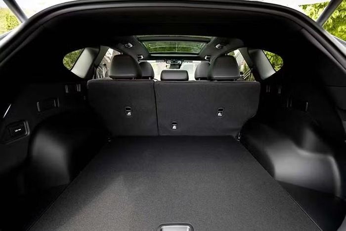 Điểm đáng chú ý hơn cả là Tucson BLK Edition sẽ tạo nên một cột mốc mới cho ngành sản xuất ôtô Việt Nam. Theo nguồn tin, đây sẽ là mẫu ôtô mới đầu tiên được sản xuất tại Việt Nam và phân phối tại Australia.