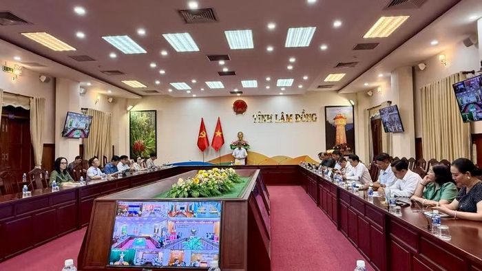 Toàn cảnh buổi họp trực tuyến.