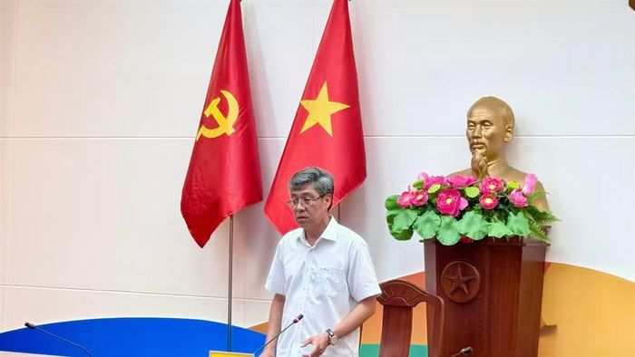 Phó Chủ tịch UBND tỉnh Lâm Đồng Nguyễn Minh chủ trì cuộc họp.
